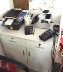 閑置辦公設(shè)備轉(zhuǎn)讓 品質(zhì)展示柜與全套辦公用品，助力創(chuàng)業(yè)商機